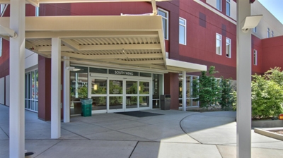 Exterior entrance to the South Wing and Birth Center Photo